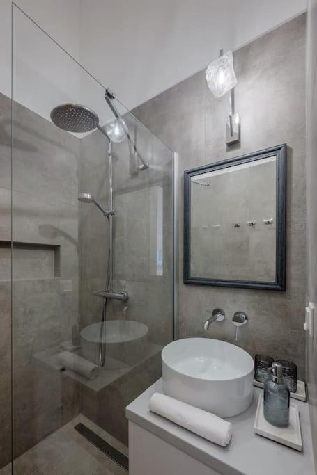 Venus - Opera Location Apartment
